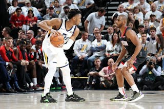 亚精英赛半场：路易斯失单刀+补射中柱，申花暂0-0广岛